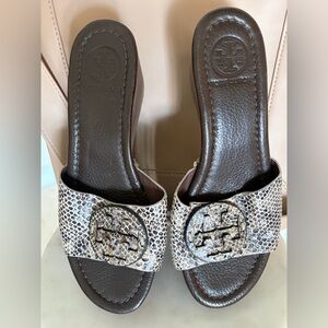 Tory Burch Sandal’s platform slides women’s 7 1/2 M Snakeskin Leather